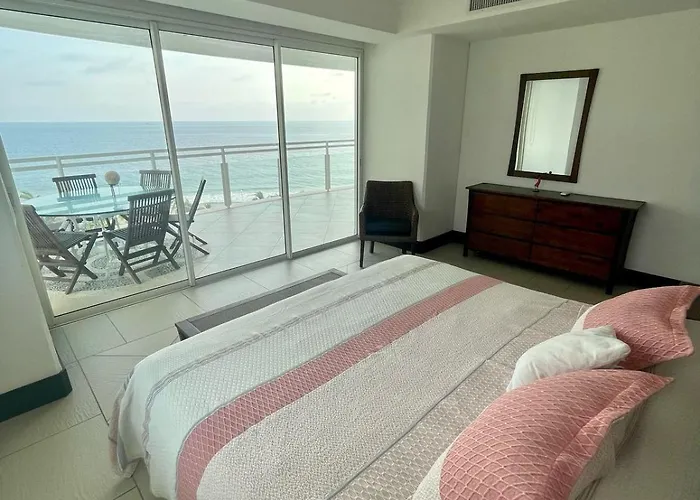 Bay View Grand Marina 3 Bedrooms South Tower- 9th Floor Apartment *