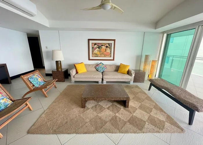 Bay View Grand Marina 3 Bedrooms South Tower- 9th Floor