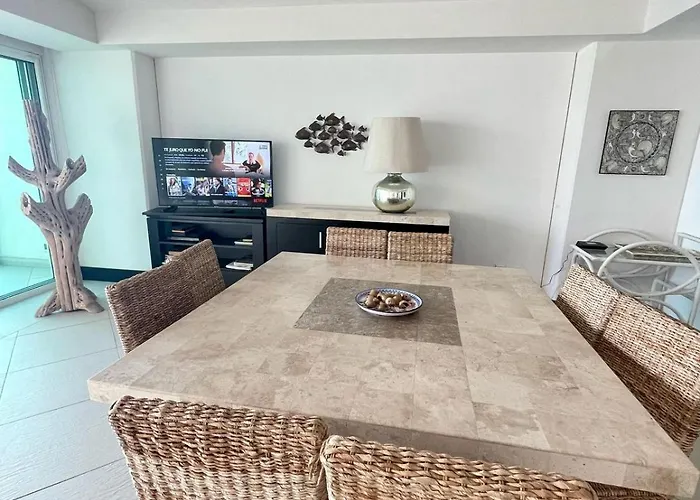 Bay View Grand Marina 3 Bedrooms South Tower- 9th Floor Apartment *